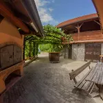 Holiday home Zidanica Domacih Okusov *