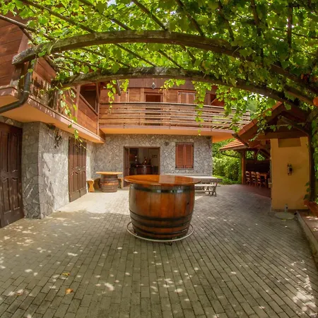 Holiday Home Marta With 4 Bedrooms Hébergement de vacances *