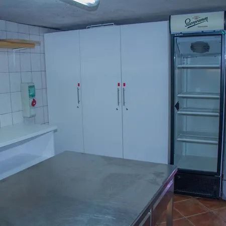 Holiday Home Marta With 4 Bedrooms Hébergement de vacances Raka