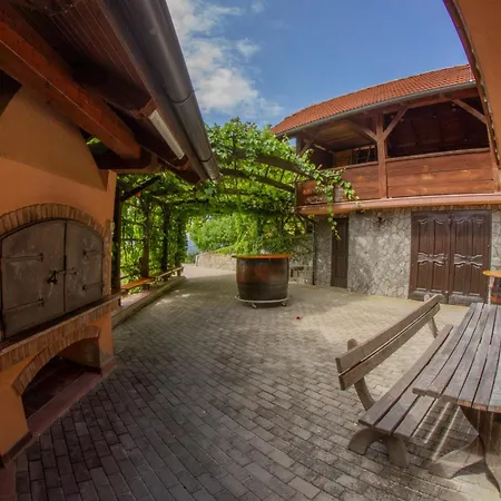 Hébergement de vacances Holiday Home Marta With 4 Bedrooms *