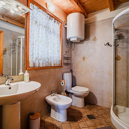Holiday home Marta With 4 Bedrooms Raka