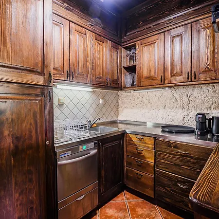Marta With 4 Bedrooms * Raka