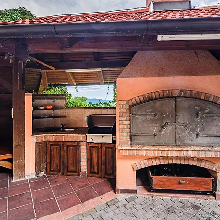 Holiday home Marta With 4 Bedrooms Raka