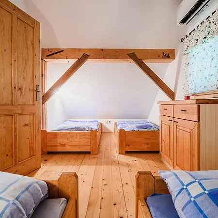 Marta With 4 Bedrooms Raka