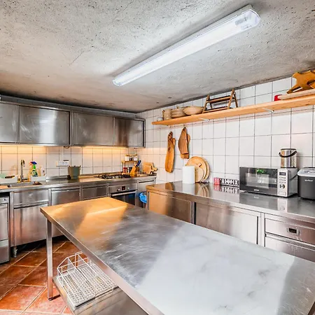 Marta With 4 Bedrooms Holiday home