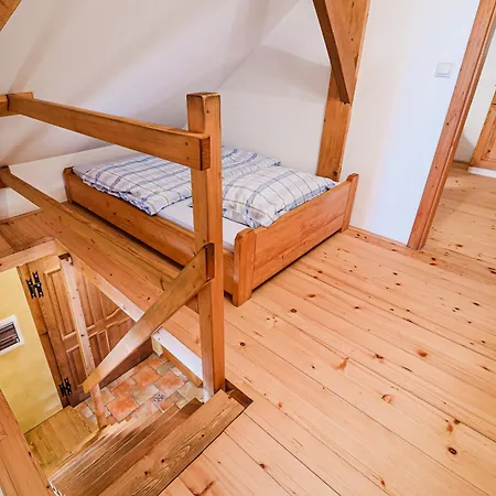 Marta With 4 Bedrooms Holiday home Raka
