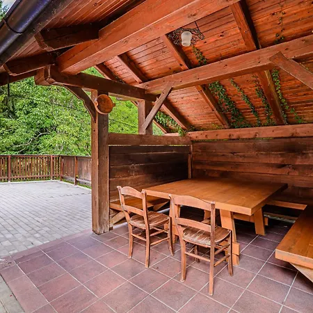 Marta With 4 Bedrooms Holiday home